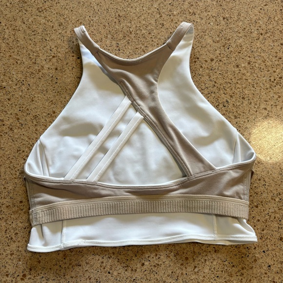 Lululemon strong lines bra size 4 - Picture 6 of 6
